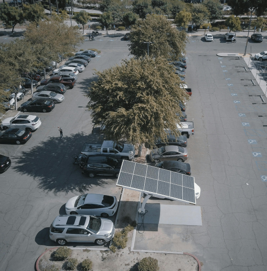 Sistema Solar Híbrido con inversores y baterías instalados